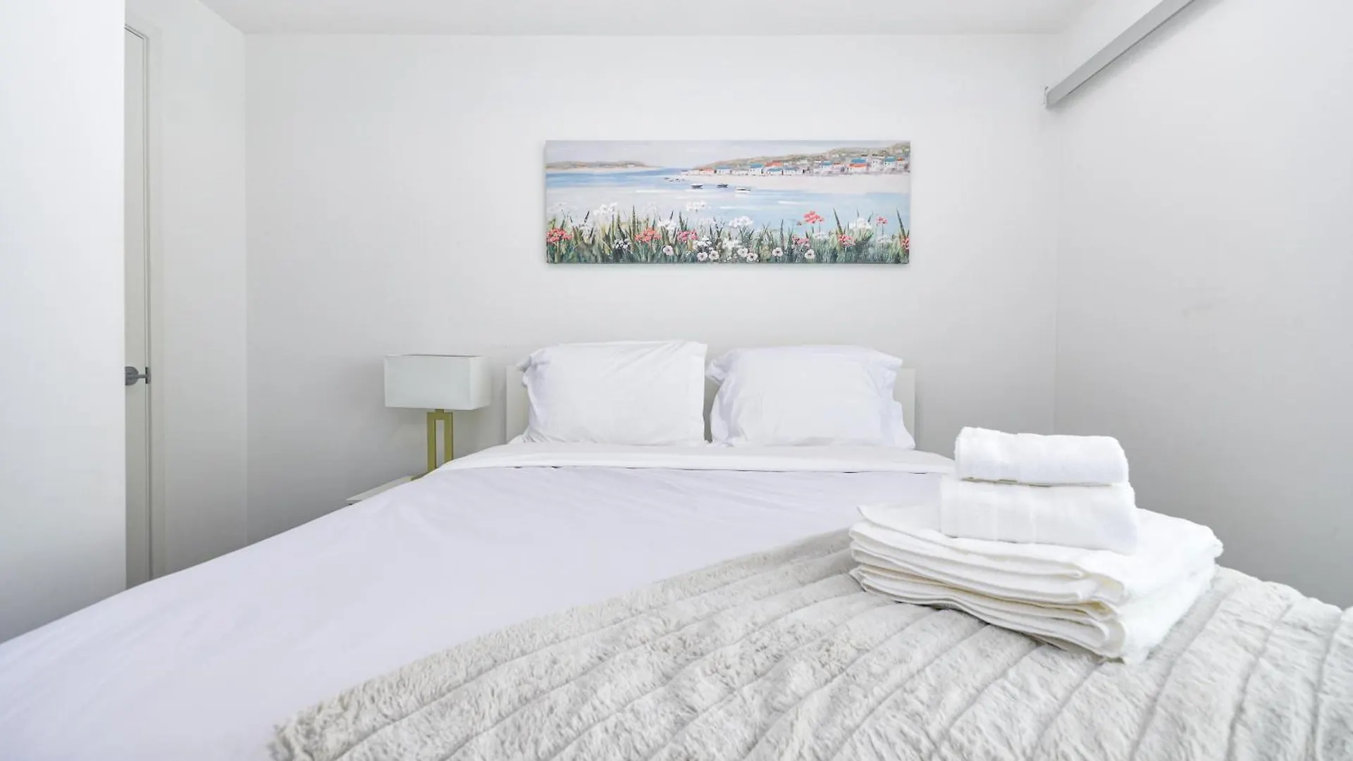 Downtown Toronto Condo Near Cn Tower, Scotiabank Arena, Rogers Centre, Union Station Apartment