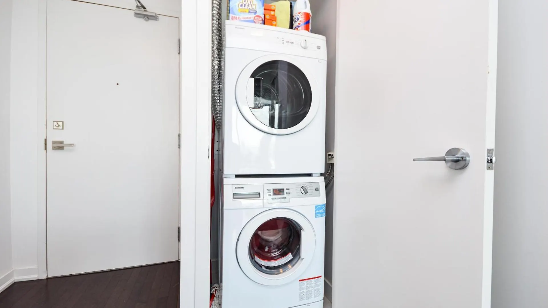 Downtown Toronto Condo Near Cn Tower, Scotiabank Arena, Rogers Centre, Union Station