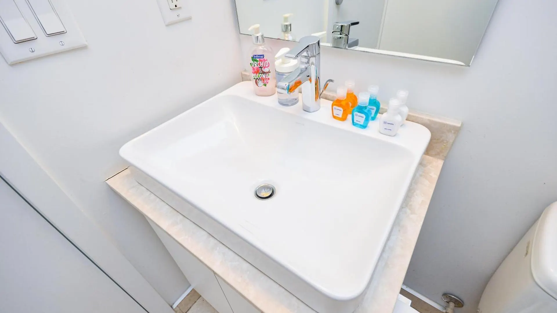 Apartment Downtown Toronto Condo Near Cn Tower, Scotiabank Arena, Rogers Centre, Union Station