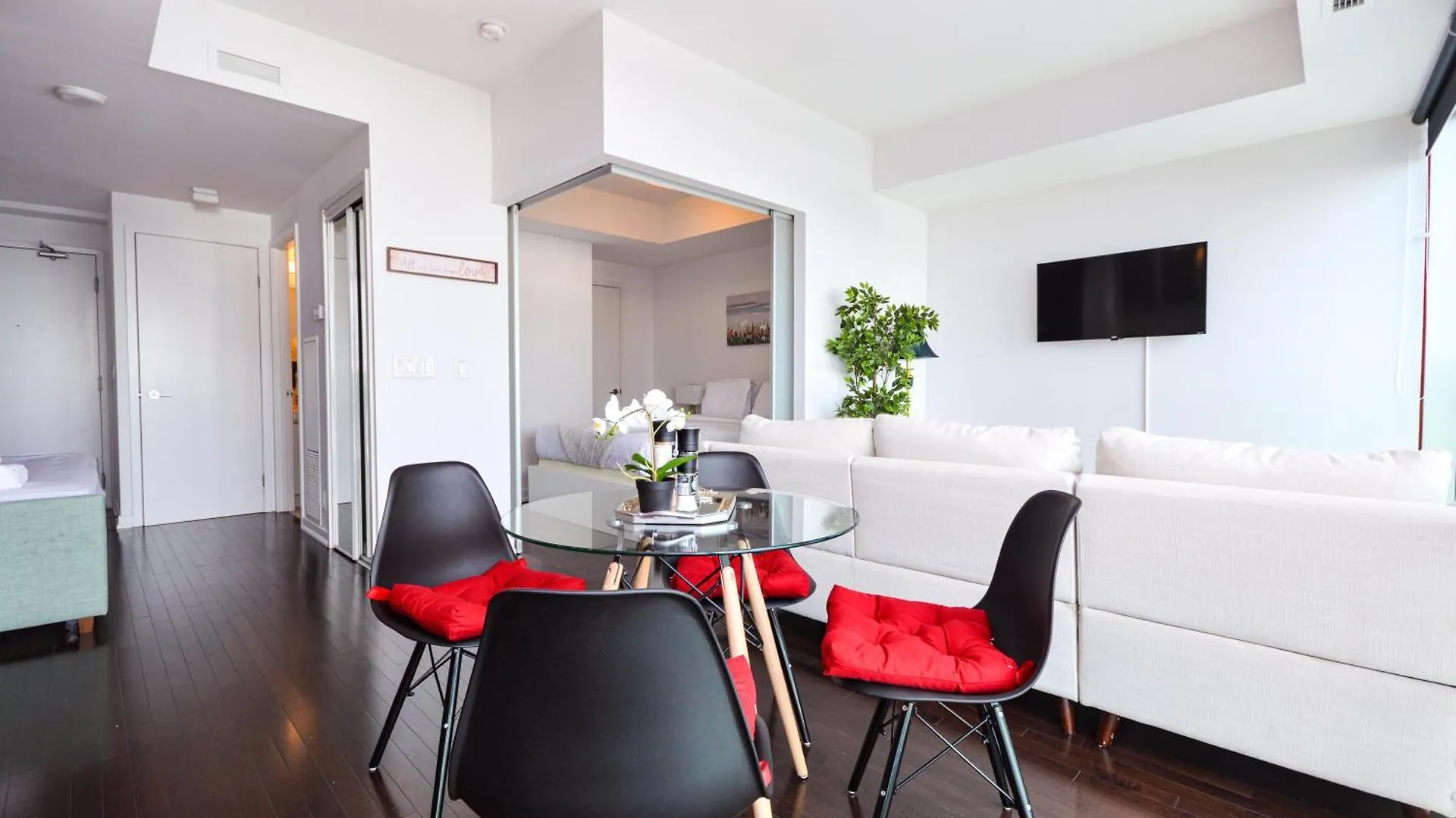 Downtown Toronto Condo Near Cn Tower, Scotiabank Arena, Rogers Centre, Union Station Canada
