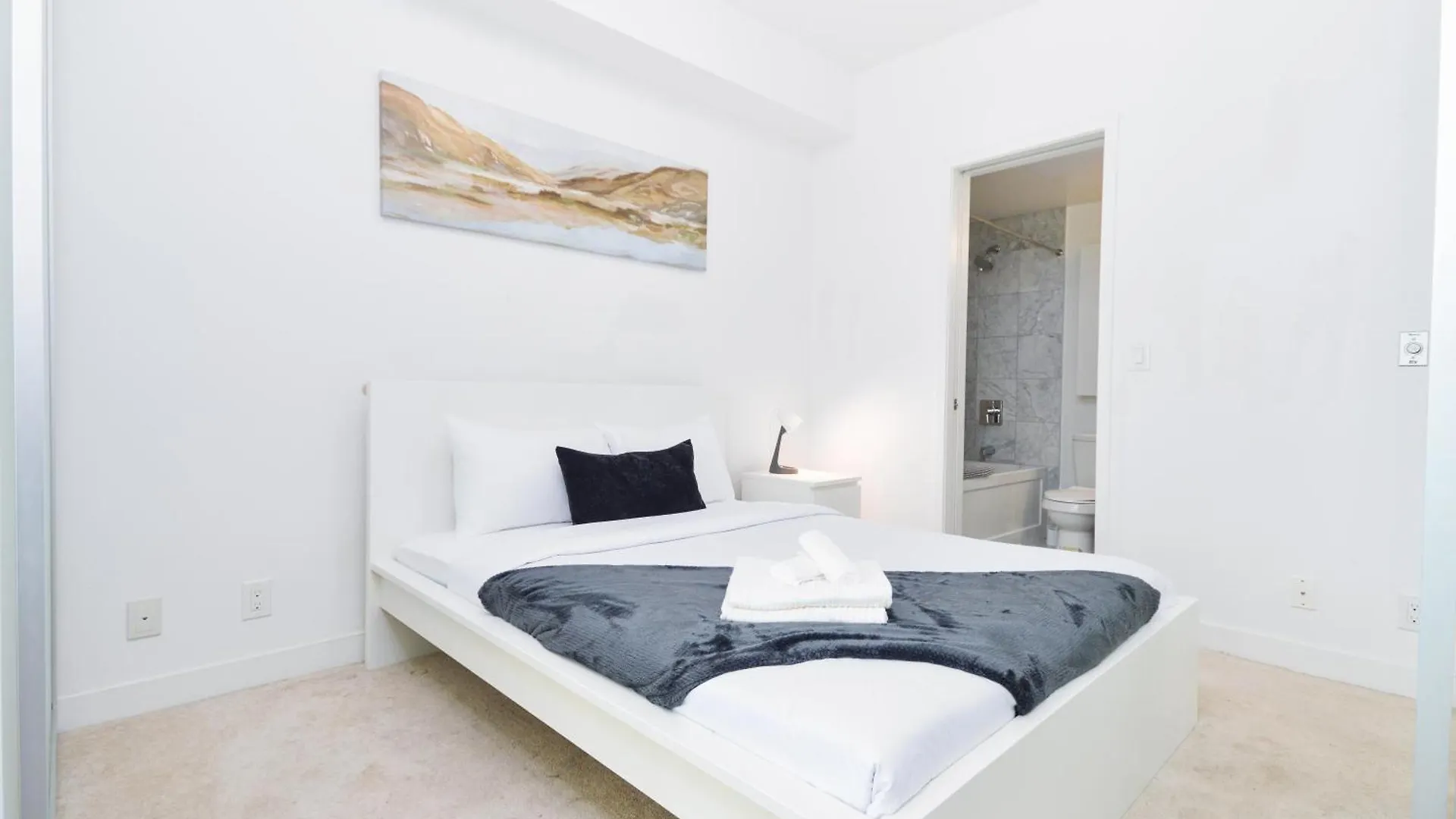Apartment Downtown Toronto Condo Near Cn Tower, Scotiabank Arena, Rogers Centre, Union Station