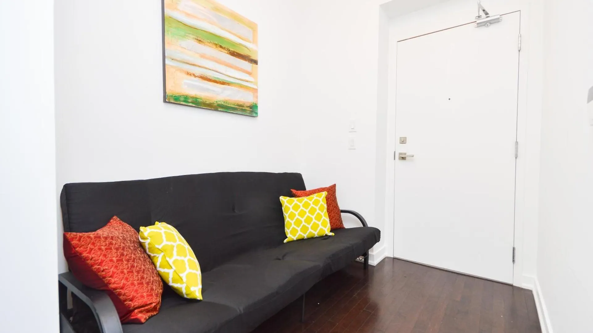 Downtown Toronto Condo Near Cn Tower, Scotiabank Arena, Rogers Centre, Union Station