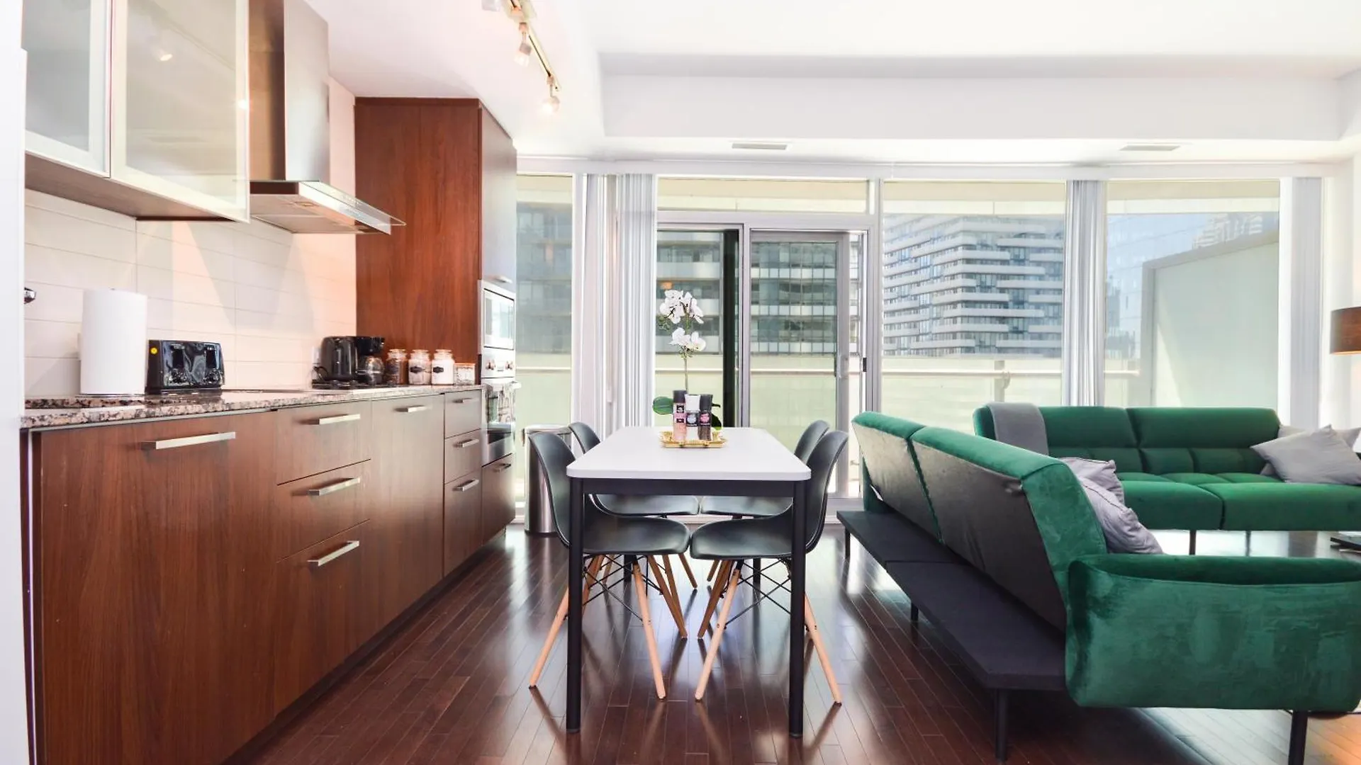Apartment Downtown Toronto Condo Near Cn Tower, Scotiabank Arena, Rogers Centre, Union Station