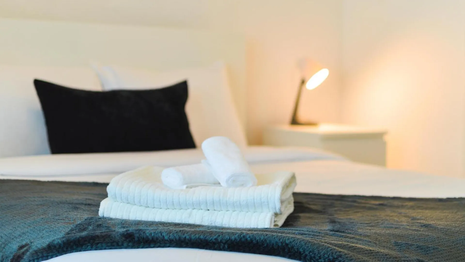 Downtown Toronto Condo Near Cn Tower, Scotiabank Arena, Rogers Centre, Union Station 0*,  Canada