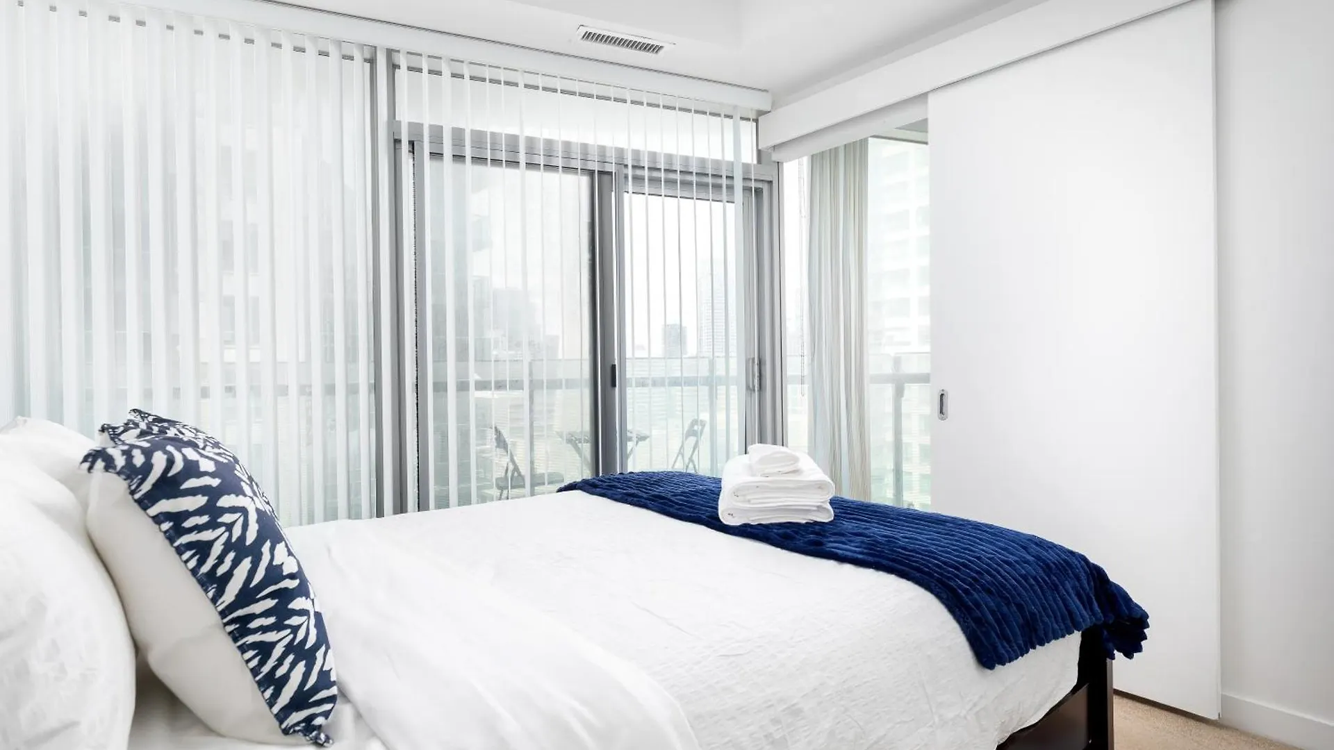 Downtown Toronto Condo Near Cn Tower, Scotiabank Arena, Rogers Centre, Union Station Canada