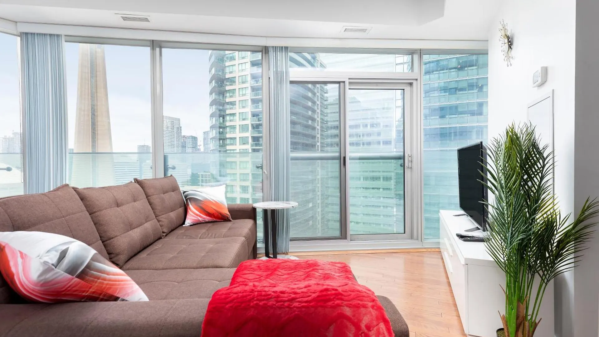 Apartment Downtown Toronto Condo Near Cn Tower, Scotiabank Arena, Rogers Centre, Union Station