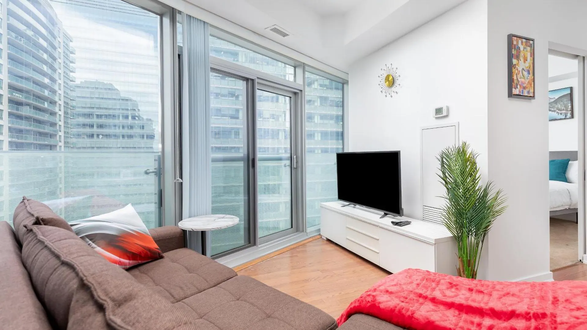 Apartment Downtown Toronto Condo Near Cn Tower, Scotiabank Arena, Rogers Centre, Union Station Canada