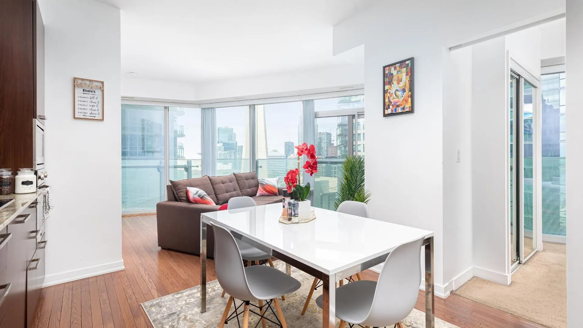Downtown Toronto Condo Near Cn Tower, Scotiabank Arena, Rogers Centre, Union Station Canada