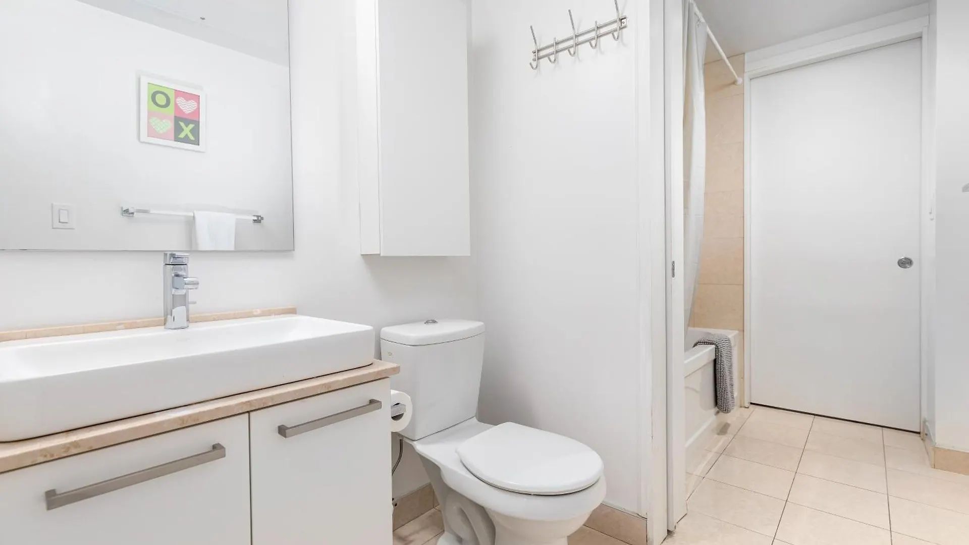 Downtown Toronto Condo Near Cn Tower, Scotiabank Arena, Rogers Centre, Union Station