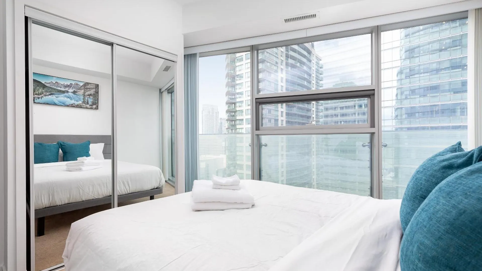 Downtown Toronto Condo Near Cn Tower, Scotiabank Arena, Rogers Centre, Union Station